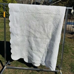 Home Decorators Collection White Cotton Quilt Scalloped Monstera Leaf Queen